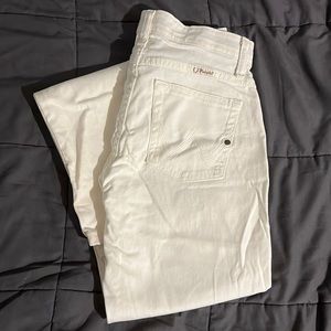 Only worn once. Women’s white wrangler jeans. Size 1/2 x 32